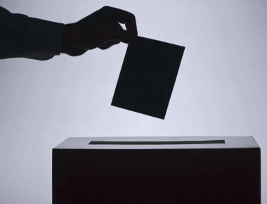Διαπραγματεύσεις της Επιτροπής Αλιβιζάτου για το εκλογικό λογισμικό